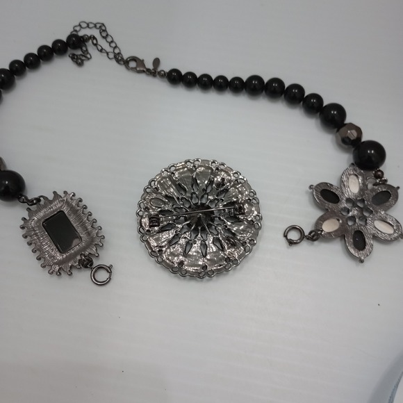 Premier Designs Black Beaded Floral Statement Necklace w/ Detachable Brooch - Picture 10 of 16